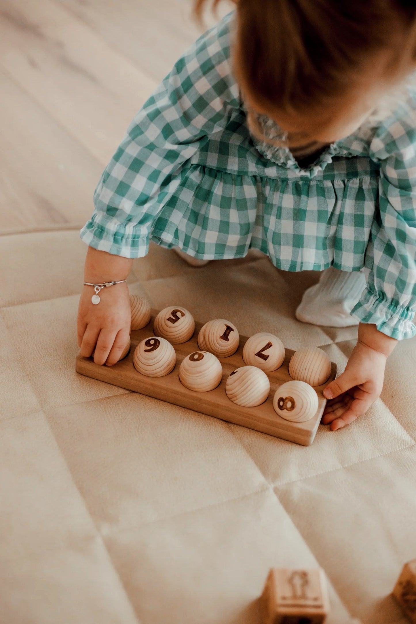 Qtoys Count Me Egg Stand