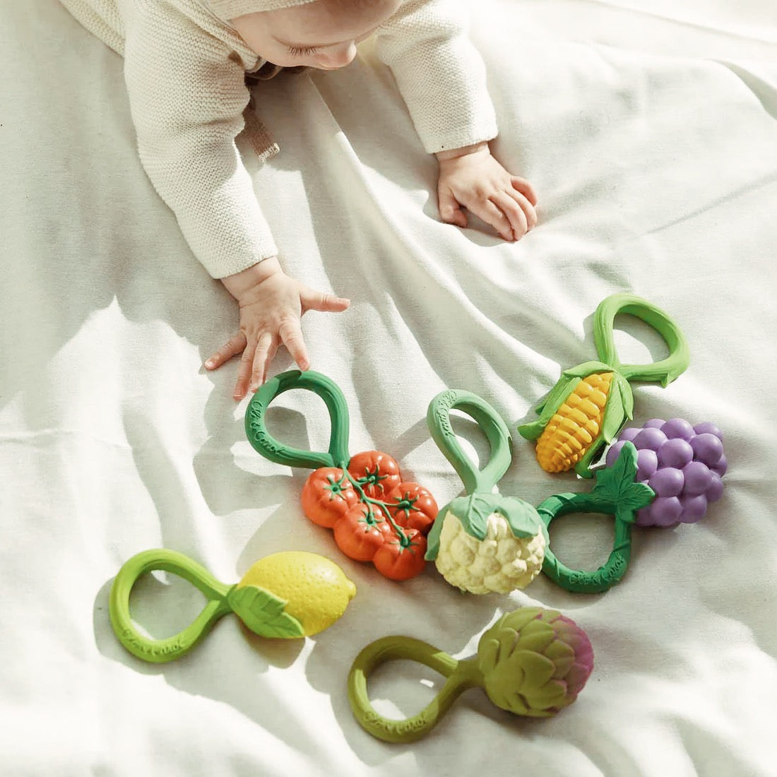 Oli&Carol Artichoke Rattle Toy