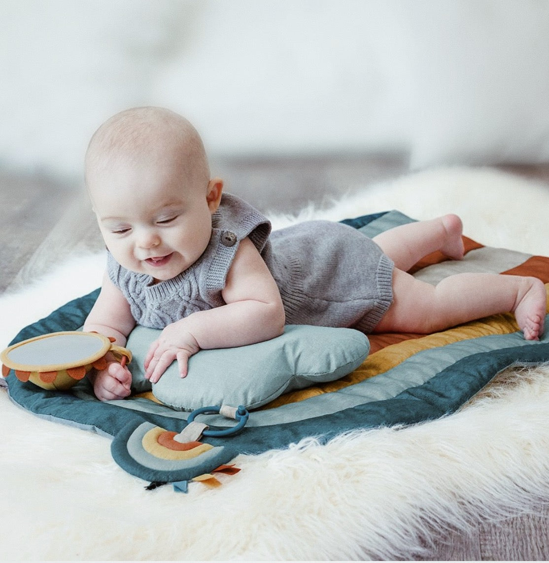 Bitzy Bespoke™ Ritzy Tummy Time Play Mat- Rainbow