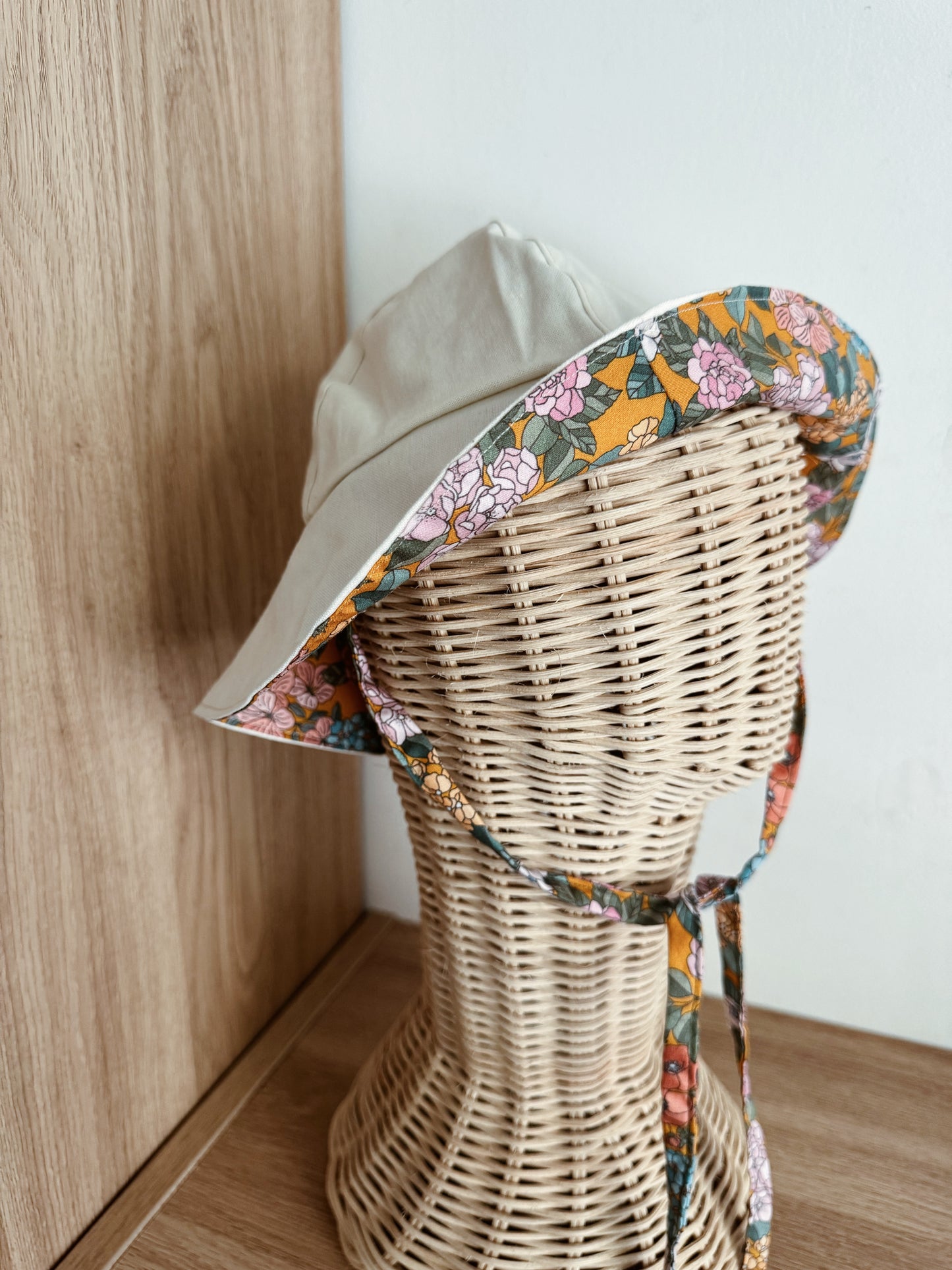 Exclusively hand sewn sunhat (Reversible) | Linen White/Botanic