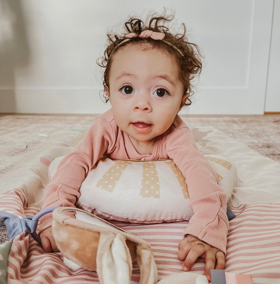 Bitzy Bespoke™ Ritzy Tummy Time Play Mat- Pink Cottage